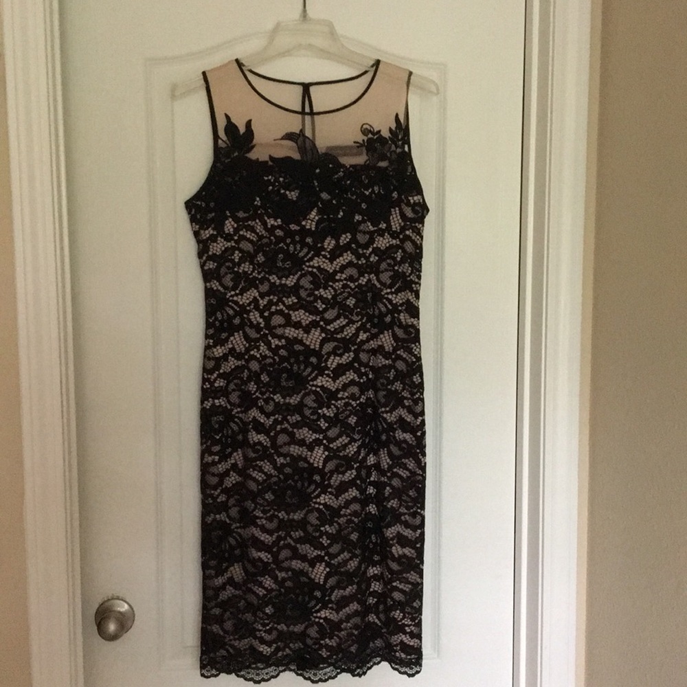 Beautiful dress. Size . Brand Ivanka Trump.